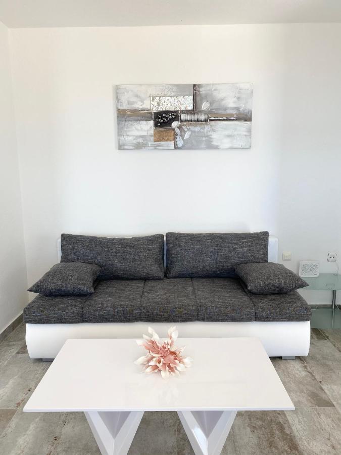 Charlene Apartment Karlobag