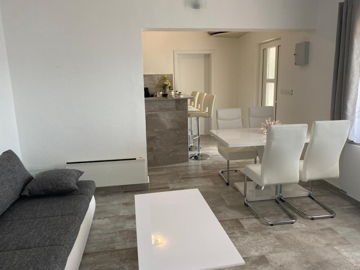 Charlene Apartment *